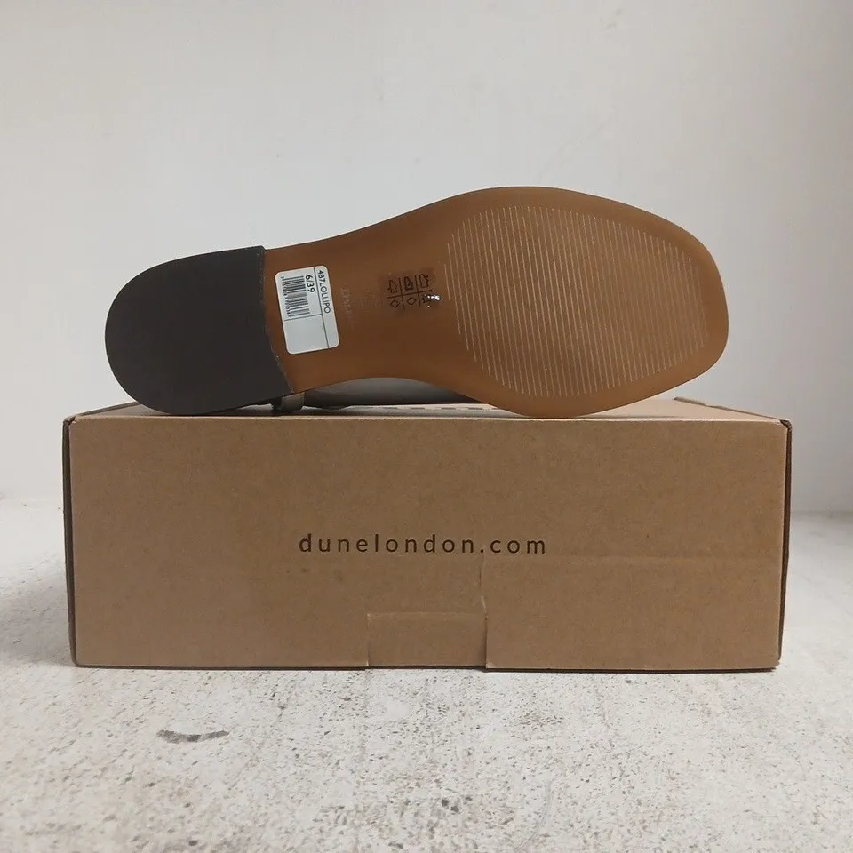 BOXED PAIR OF DUNE LONDON SANDALS IN WHITE SIZE 6