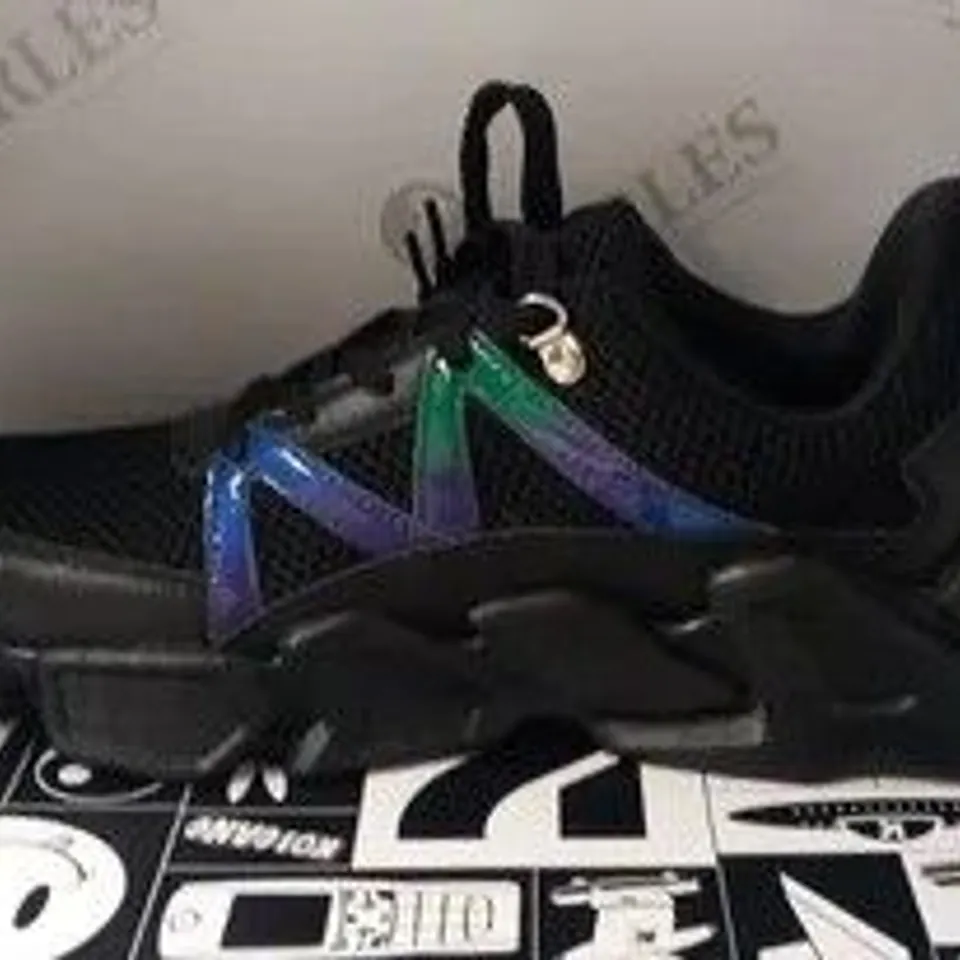 BRAND NEW BOXED PAIR OF KOI PACHA SOUND WAVE MEN'S TRAINERS SIZE 12