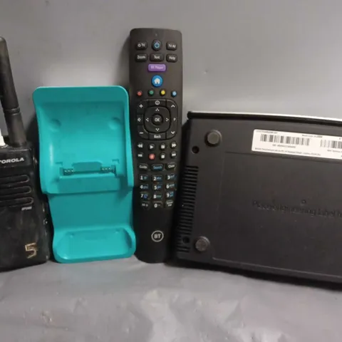 APPROXIMATELY 10 ASSORTED ITEMS TO INCLUDE - MOTOROLA WALKIE TALKIE , BT REMOTE , CARD TERMINAL CHARGER ETC