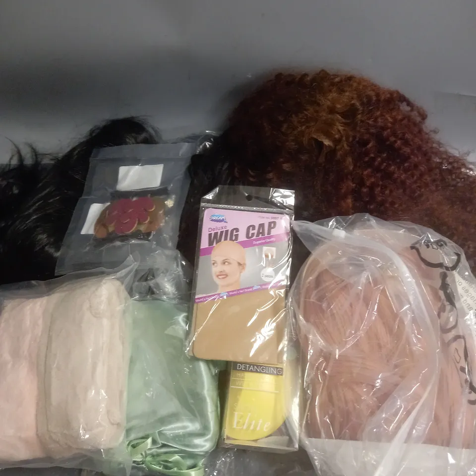 APPROXIMATELY 10 ASSORTED COSMETICS PRODUCTS TO INCLUDE - HEATLESS CURLERS - WIGS - TANGLE TEEZER DETANGLING BRUSH - ETC 