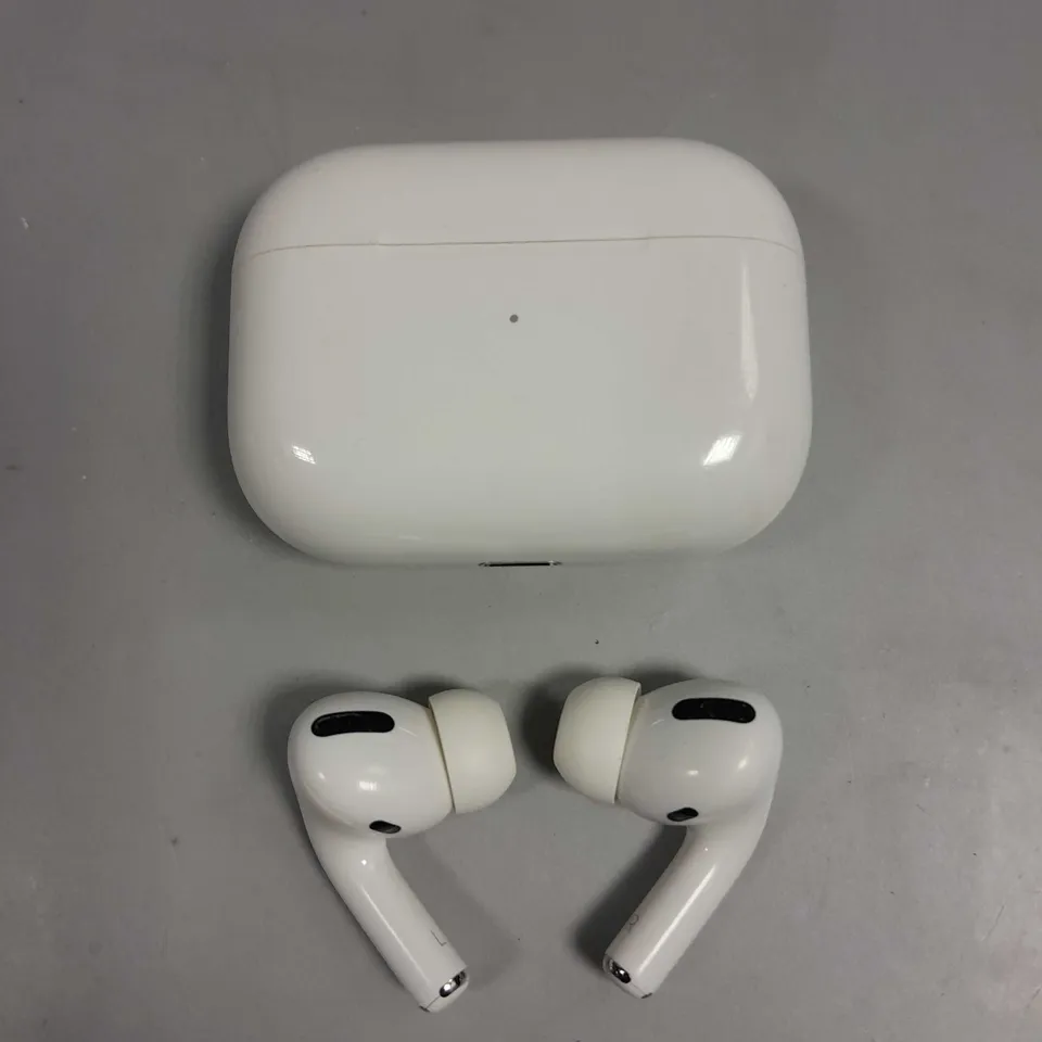 APPLE AIRPODS WIRELESS EARPHONES - A2190