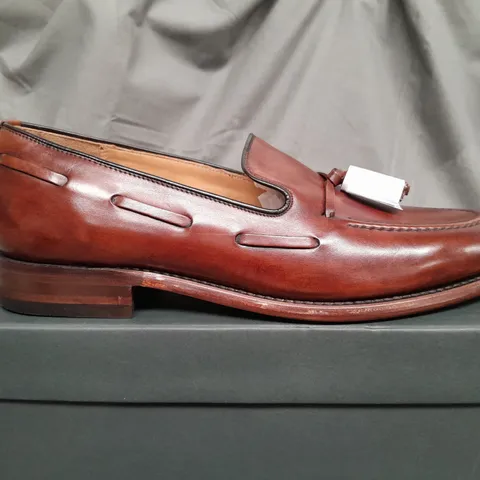 BOXED LOAKA SHOEMAKERS CEDAR CALF CLEATHER BROWN SHOES - UK 9