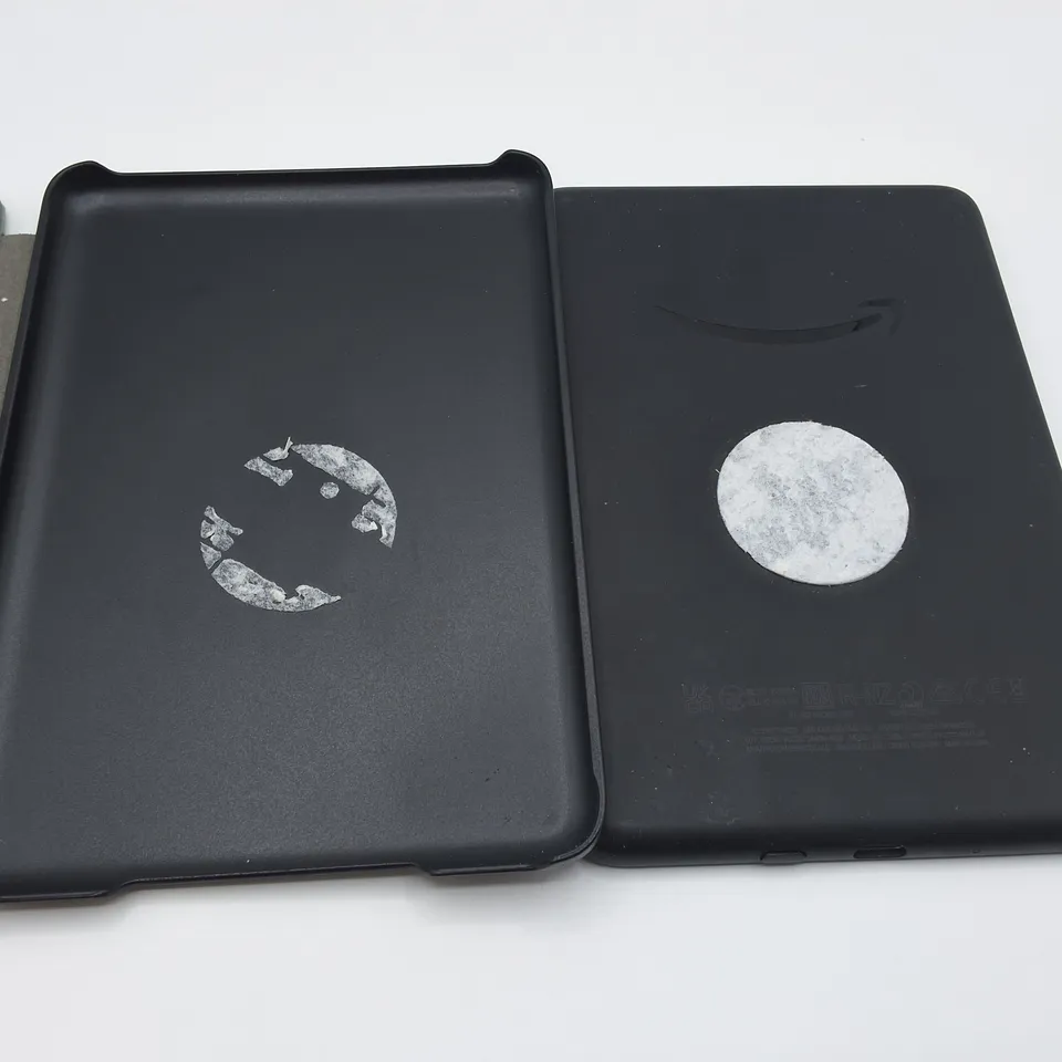 AMAZON KINDLE E-READER WITH MOKO GREEN FOLDING CASE - C2V2L3