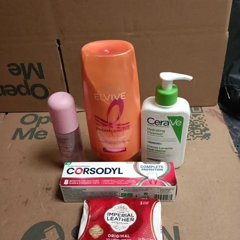 TOTE OF APPROXIMATELY 15 ASSORTED COSMETIC ITEMS TO INCLUDE CERA VE, LOREAL ELVIVE, CORSODYL, IMPERIAL LEATHER SOAP ETC