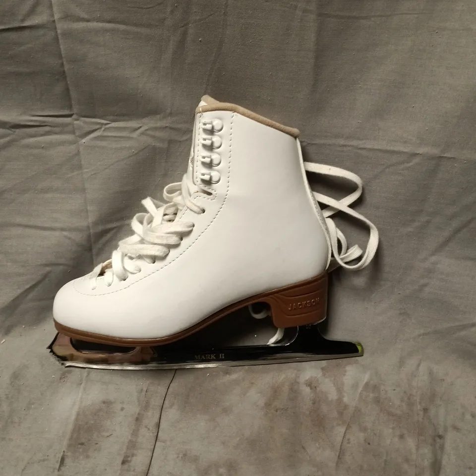 BOXED JACKSON MYSTIQUE WHITE FIGURE ICE SKATES – BOOTS WITH BROWN HEELS - 7