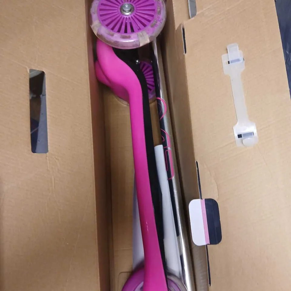 BOXED EVO LIGHT UP MOVE N GROOVE SCOOTER