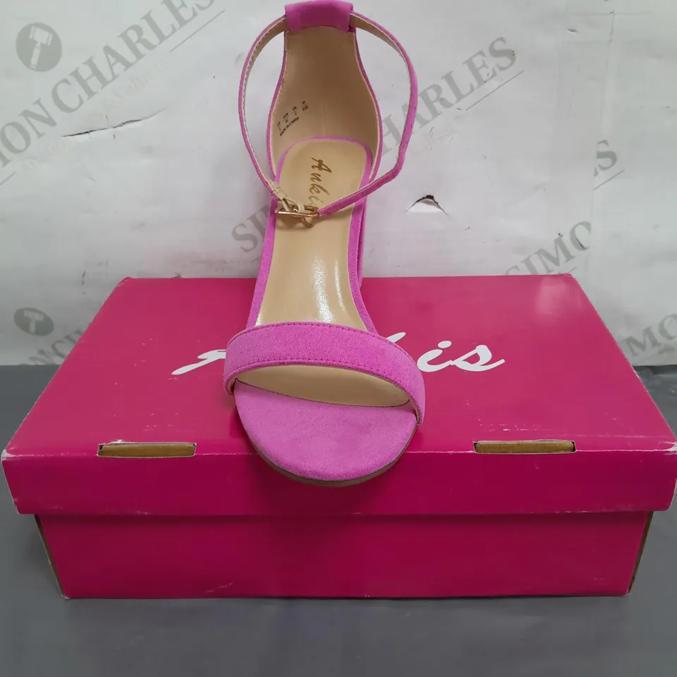 BOXED PAIR OF ANKIS OPEN TOE BLOCK HEEL SANDALS IN PINK UK SIZE 3