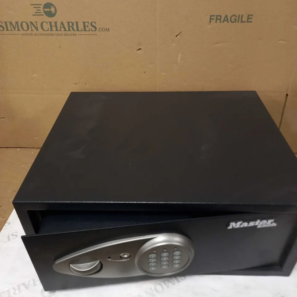 MASTER LOCK SECURITY SAFE - 22 LITRE