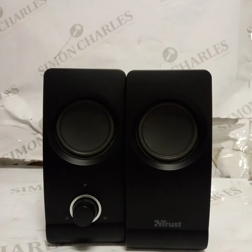 BOXED TRUST SPEAKER SET 