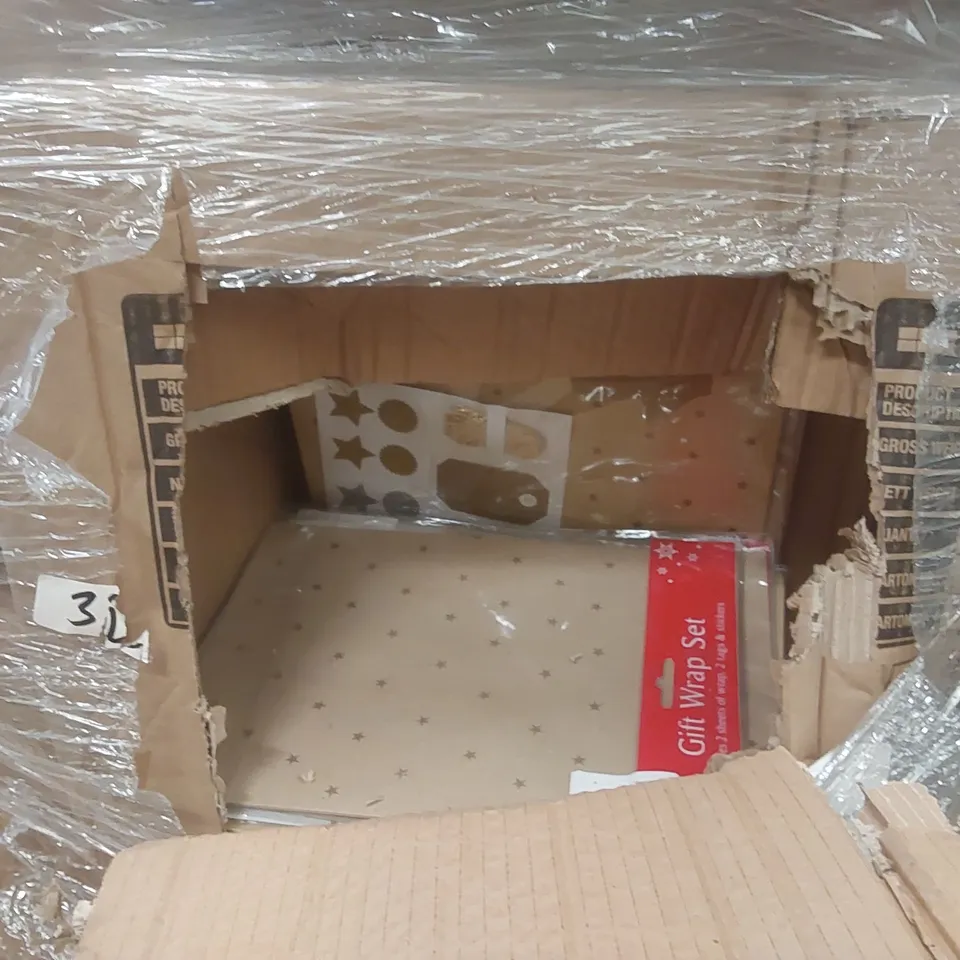 PALLET TO CONTAINING A VERY LARGE QUANTITY OF ASSORTED ITEMS INCLUDING: TURKEY SHOOTER GAMES, GIFT WRAP SETS, BAUBLES, LUXURY GIFT BOW SETS ECT
