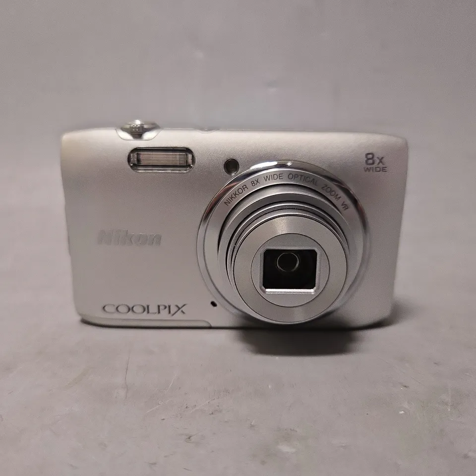 NIKON 8X COOLPIX DIGITAL CAMERA