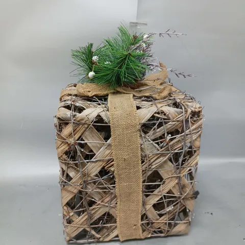 SET OF 3 LIT RATTAN GIFT BOXES