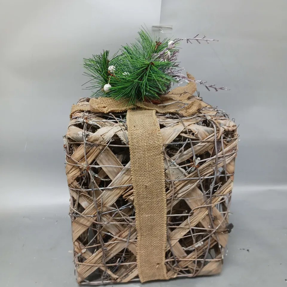 SET OF 3 LIT RATTAN GIFT BOXES RRP £45.99