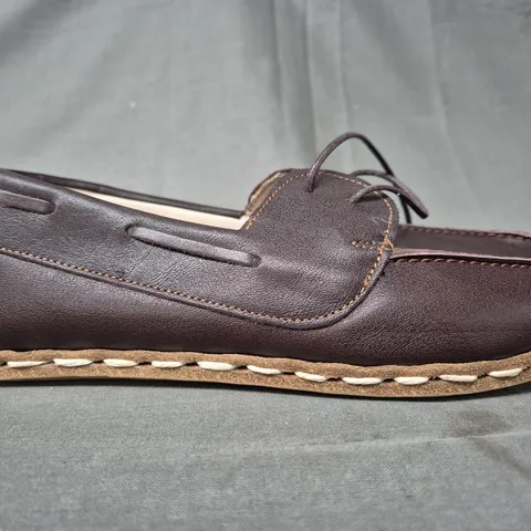 BOXED PAIR OF NEFES SHOES IN DARK BROWN SIZE M9