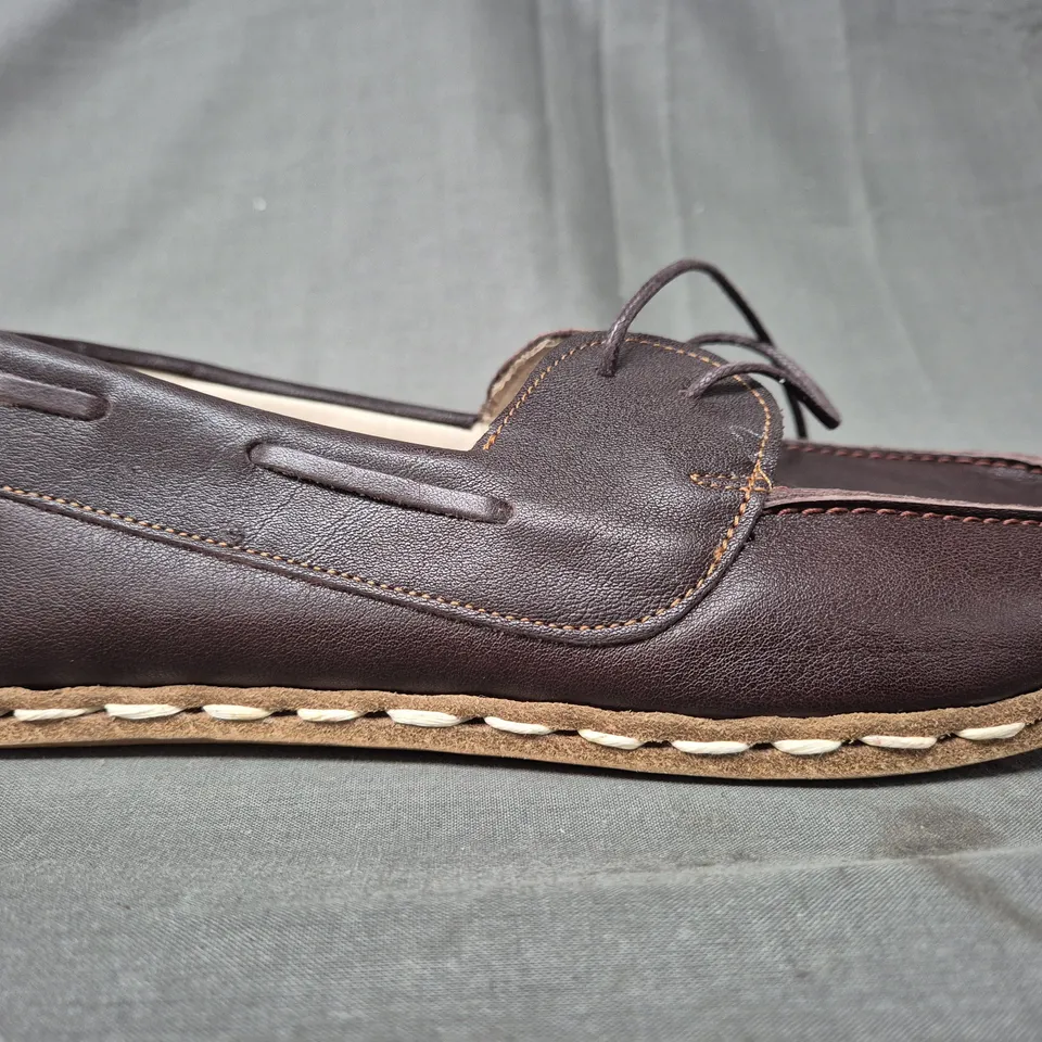 BOXED PAIR OF NEFES SHOES IN DARK BROWN SIZE M9