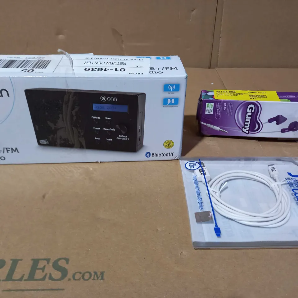 LOT OF 15 ASSORTED ELECTRICAL ITEMS, TO INCLUDE EARPHONES, CHARGER, ETC
