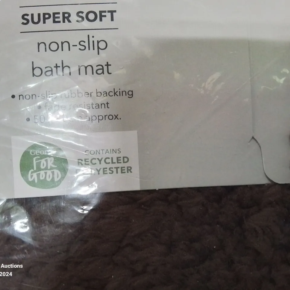 PALLET CONTAINING APPROXIMATELY 146 BRAND NEW SUPER SOFT NON-SLIP BATH MATS -BROWN