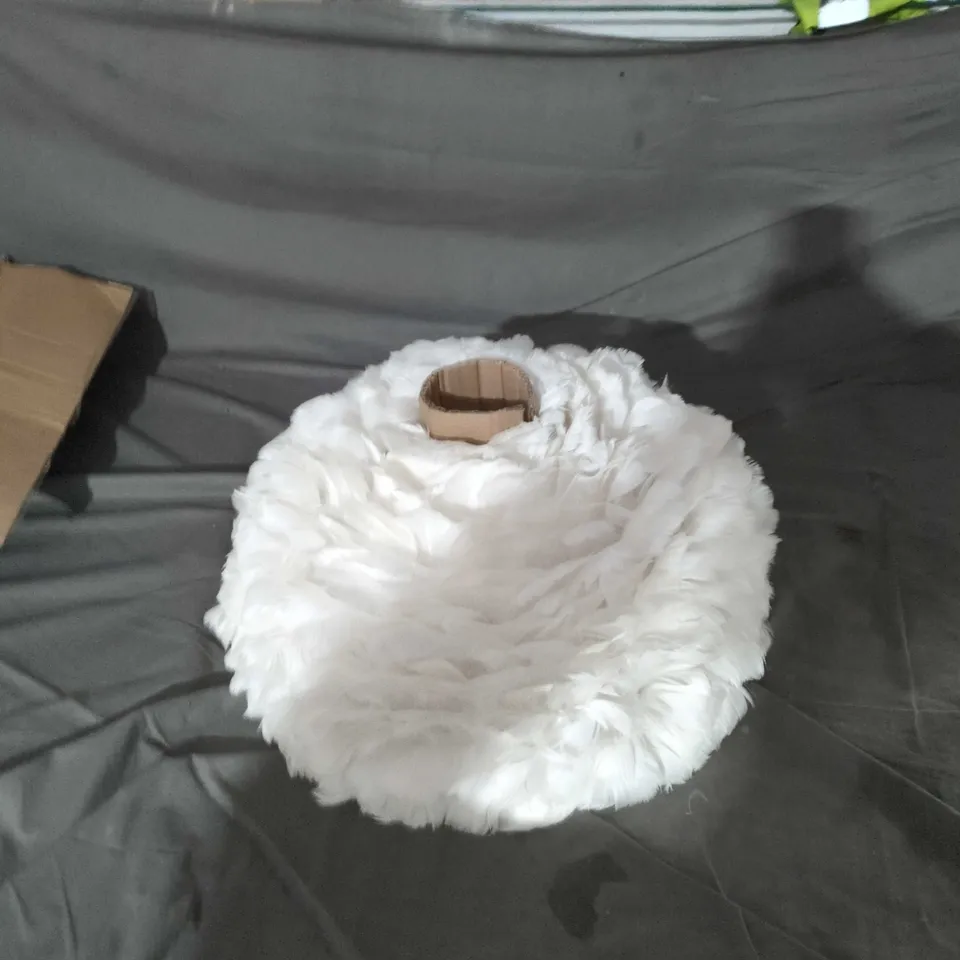 WHITE FLUFFY FEATHERED LAMPSHADE – CIRCULAR DESIGN