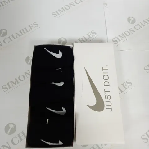 BOXED NIKE LOGO CREW SOCKS - X5