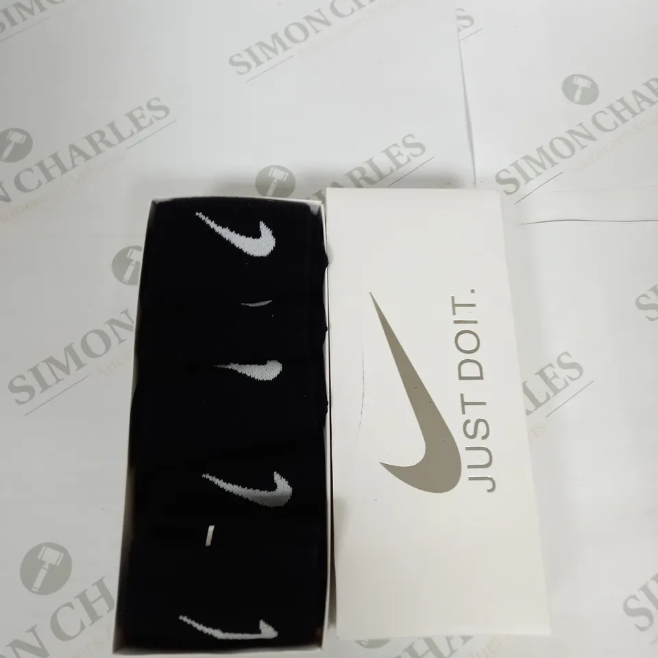 BOXED NIKE LOGO CREW SOCKS - X5