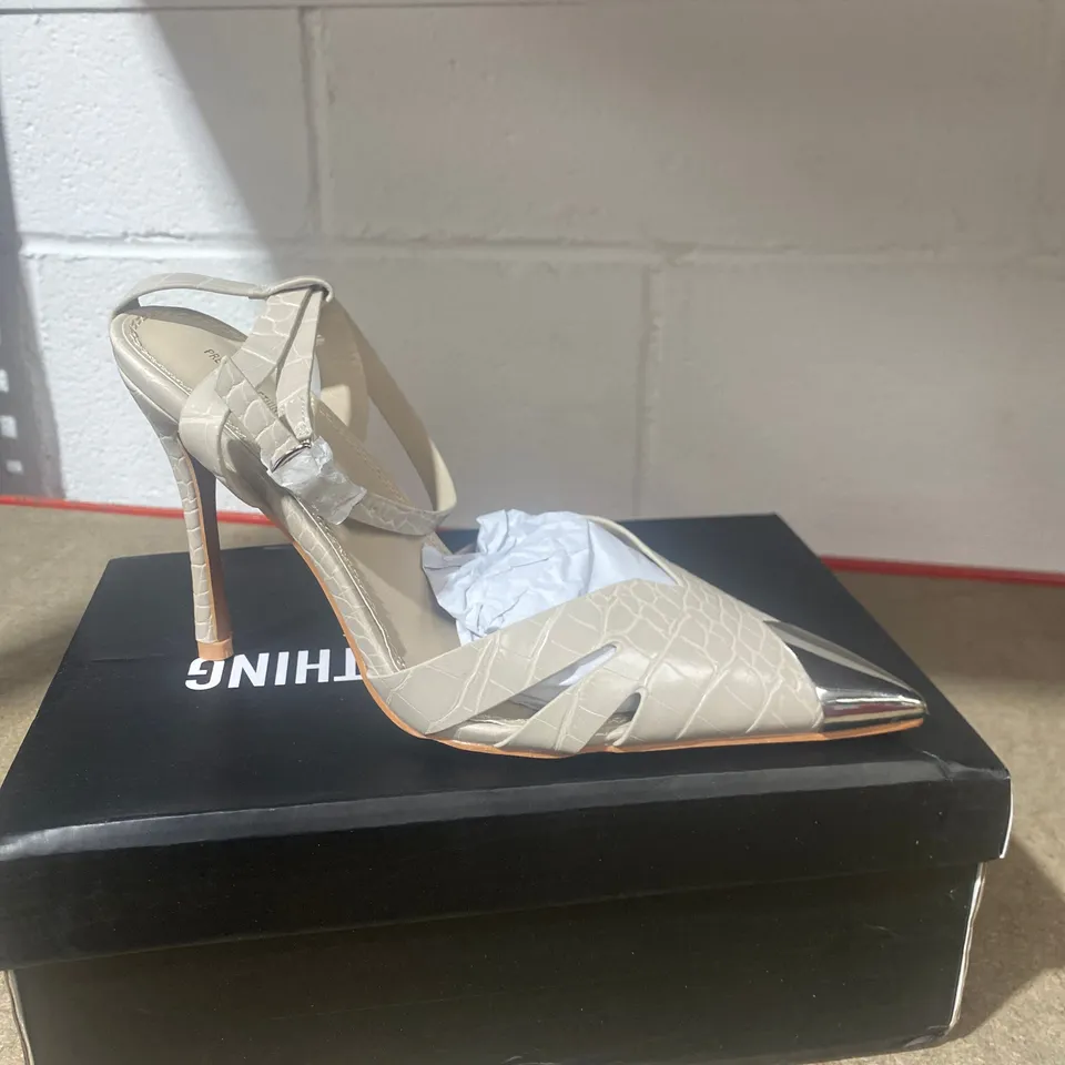 BOXED PAIR OF PRETTY LITTLE THING GREY HEELS SIZE 5