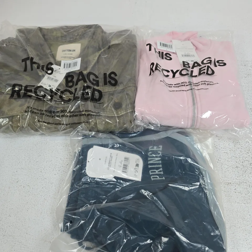 APPROXIMATELY 14 ASSORTED CLOTHING ITEMS IN VARIOUS SIZES, COLOURS & STYLES TO INCLUDE FLEECE VOLLEY SHORT, PINK ZIP THROUGH HOODIE, TRUCKER JACKET ETC