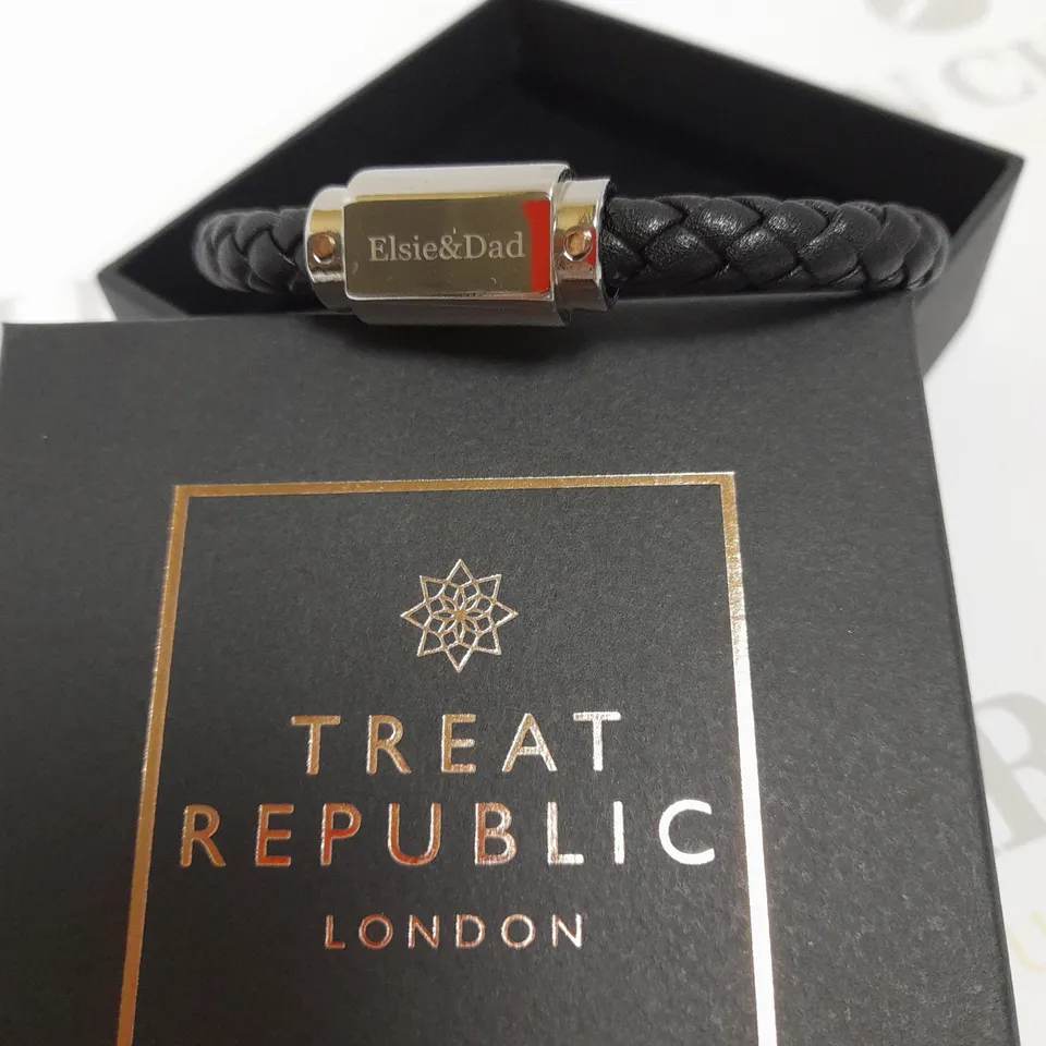 TREAT REPUBLIC PERSONALISED MENS BLACK LEATHER BRACELET RRP £40