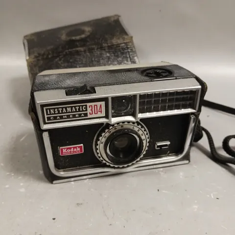KODAK INSTAMATIC 304 RETRO FILM CAMERA