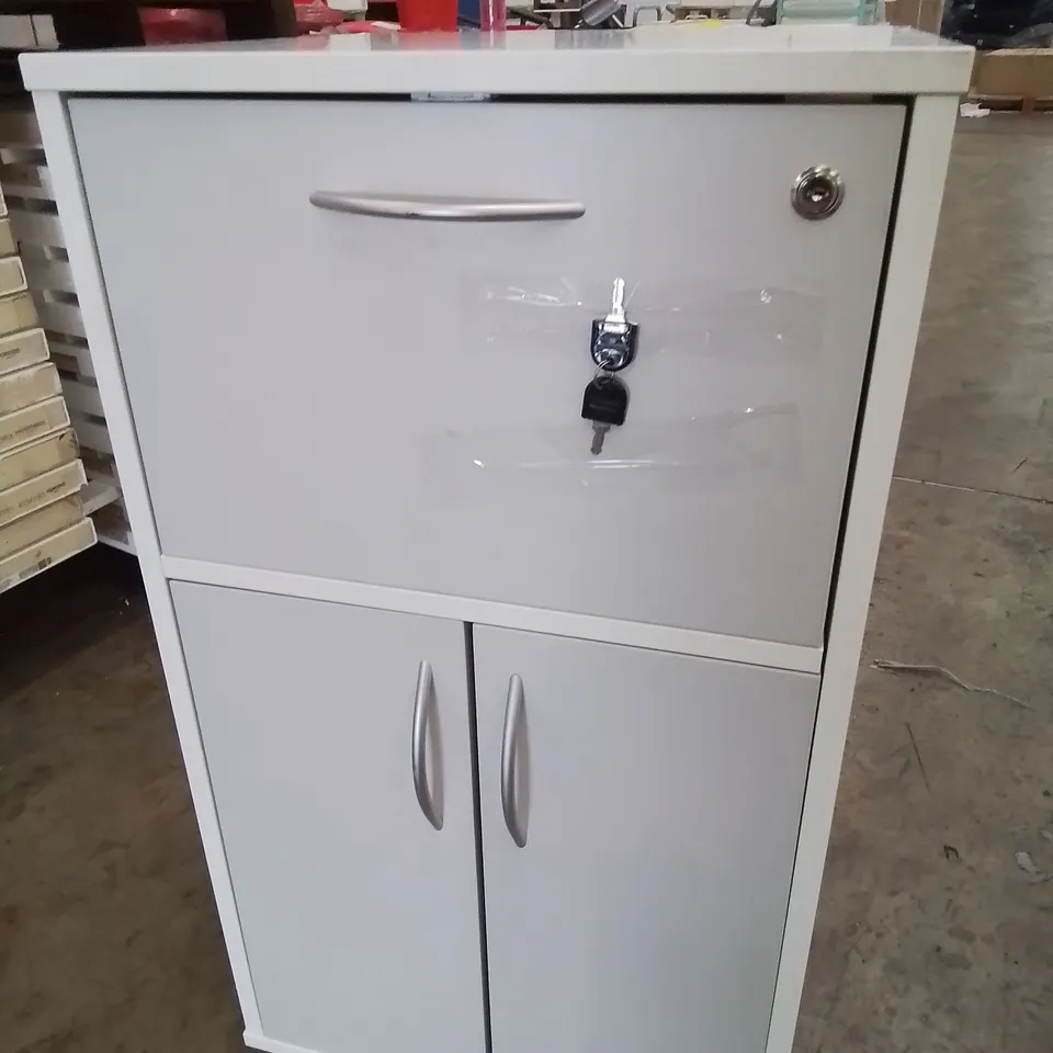 PALLET OF FOUR ONYX WHEELED UNITS, DROP DOWN LOCKABLE TOP DOOR & DOUBLE DOOR CUPBOARD BELOW GREY/WHITE