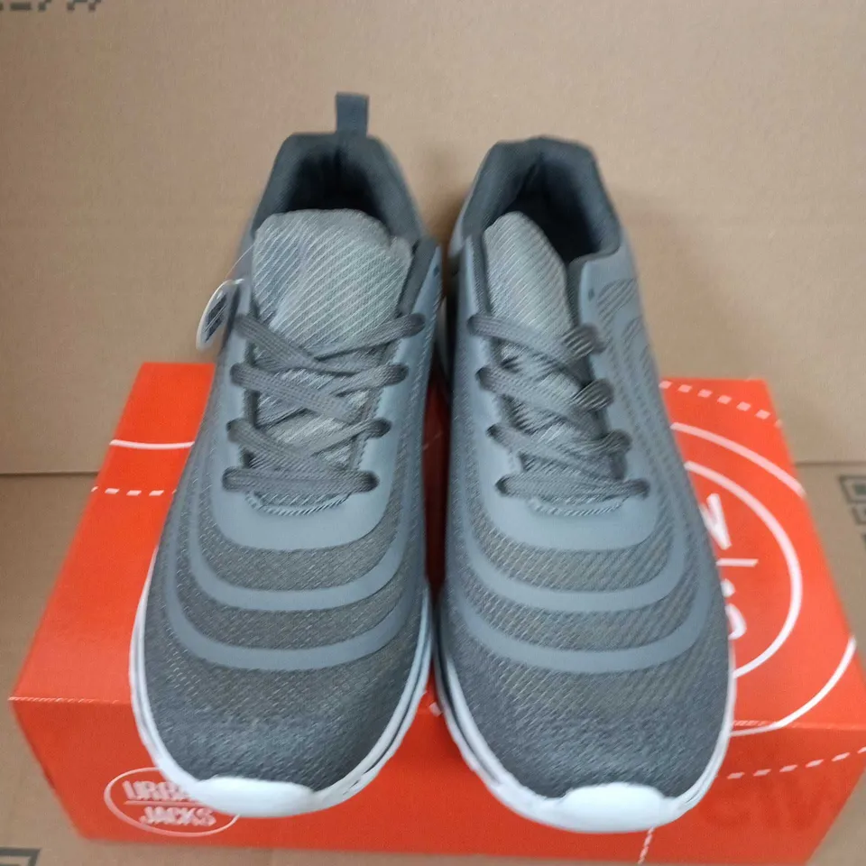 BOXED PAIR OF URBAN JACKS NEW MEXICO GREY TRAINERS – SIZE 11