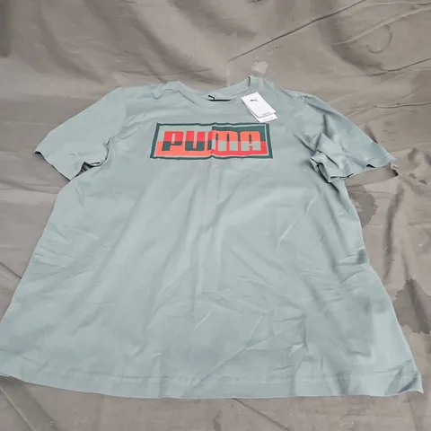 PUMA GRAPHICS PUMA BOX TEE IN GREEN MOON SIZE XL