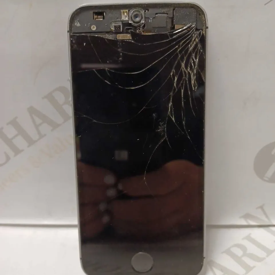 APPLE IPHONE SE (1ST GENERATION) - SILVER 