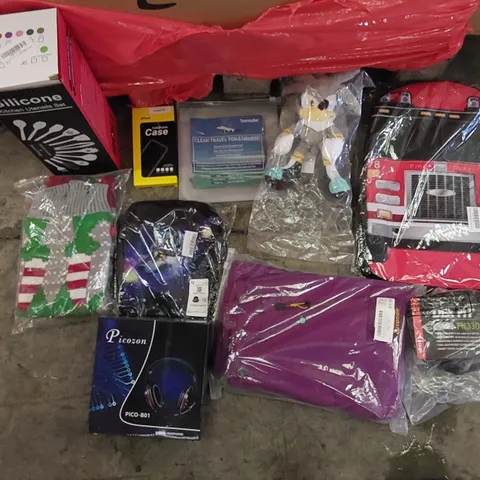 PALLET OF ASSORTED ITEMS INCLUDING: SILICONE KITCHEN UTENSILS, DOG JUMPER, PLUSH TOY, HEADPHONES, SOCKS, FIRETRUCK BACKPACK, WOLF BAG, PHONE CASE, WOMENS HIKING TROUSERS 