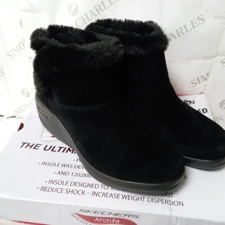 SKECHERS BLACK WEDGE BOOTS - SIZE 6