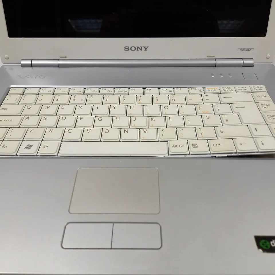 SAONY VAIO VGN-N38Z LAPTOP IN WHITE