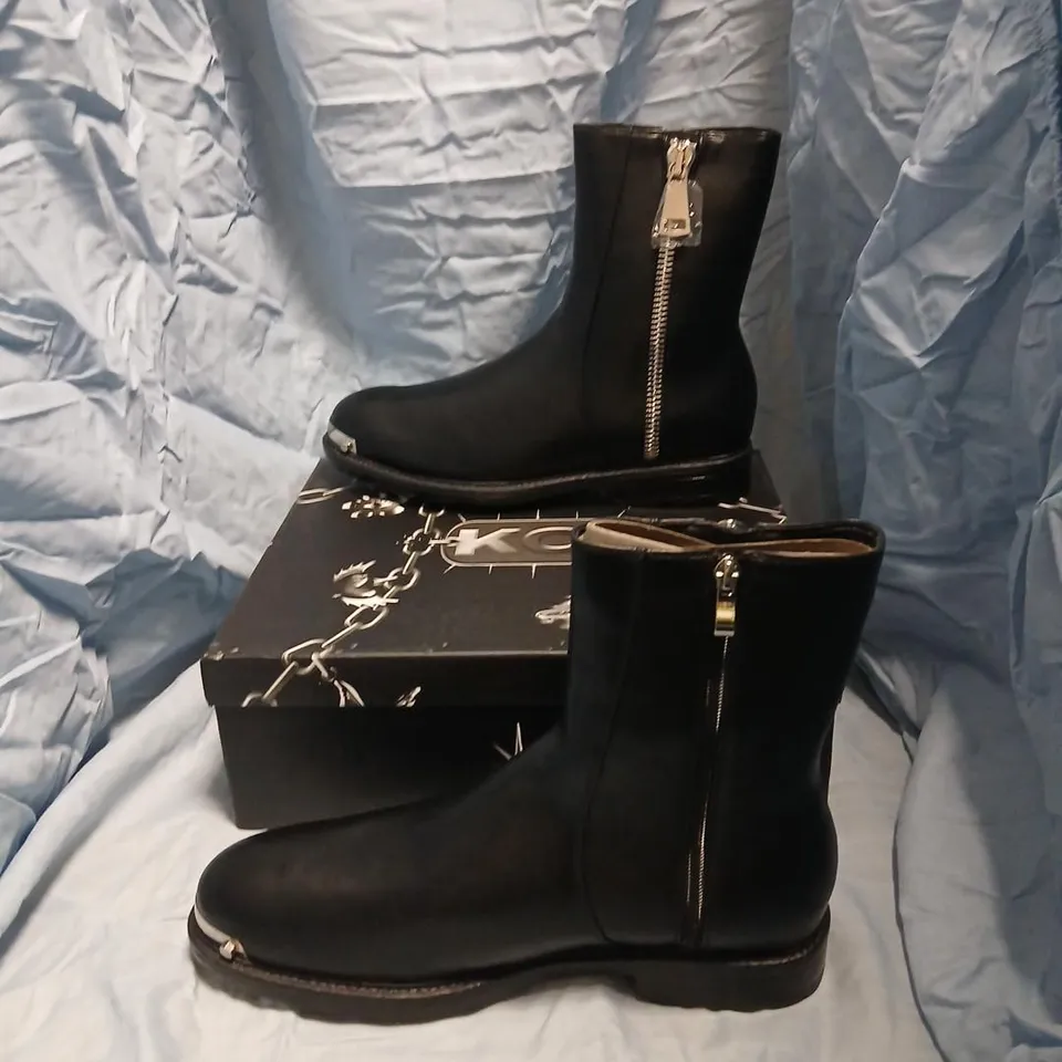 BOXED KOI REGICIDE MENS ZIP UP BOOTS IN BLACK - UK 12