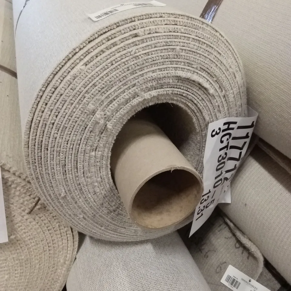ROLL OF QUALITY 3010 CARPET // APPROX SIZE: 5 X 13.31m
