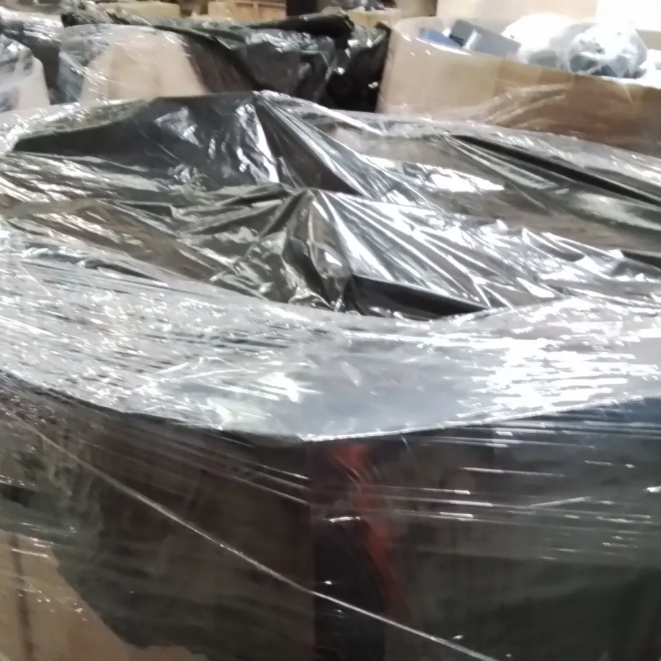 PALLET CONTAINING A LARGE QUANTITY OF HOSES