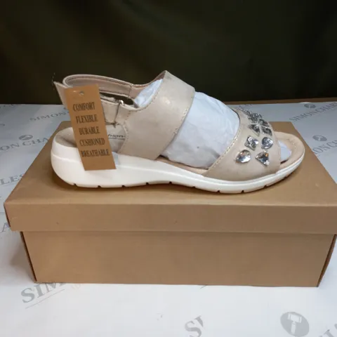 CUSHION-WALK DIMANTE SANDALS SIZE 4