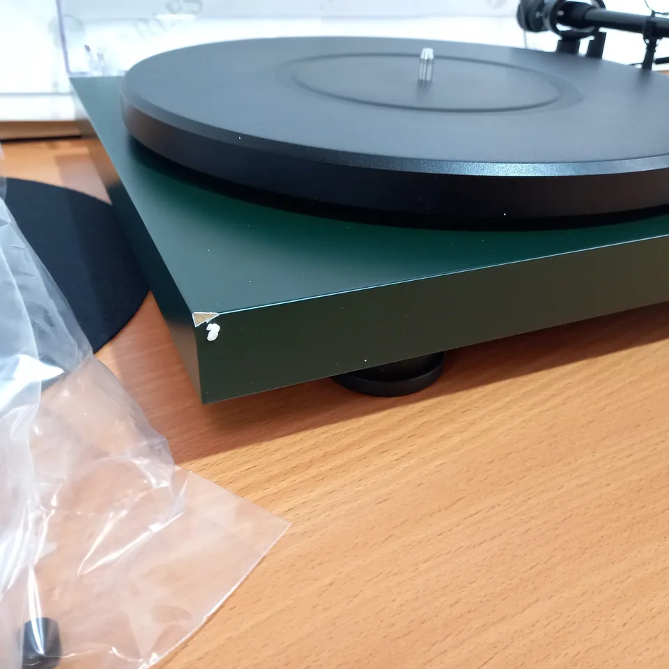 BOXED PRO-JECT CARB-EUO-GREEN TURNTABLE