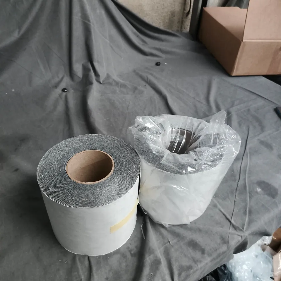 2 LARGE ROLLS OF SANDING PAPER