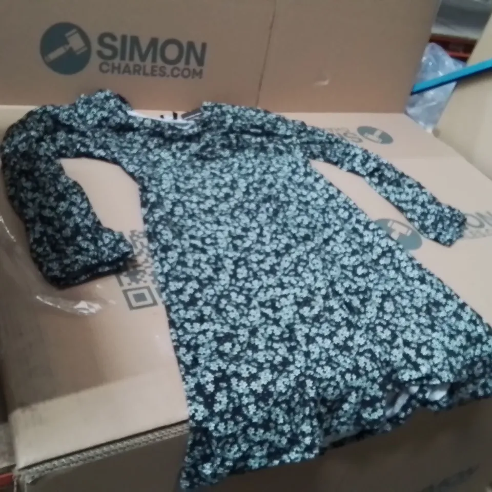 BOXED BRAND NEW APPROXIMATELY 18 SIMPLY BE LONGLINE SATIN SHIRT BLUE/NATURAL SIZE 12