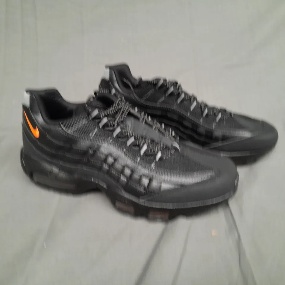 UNBOXED PAIR OF NIKE AIRMAX 95 SNEAKER TOTAL ORANGE SIZE UK 8.5 