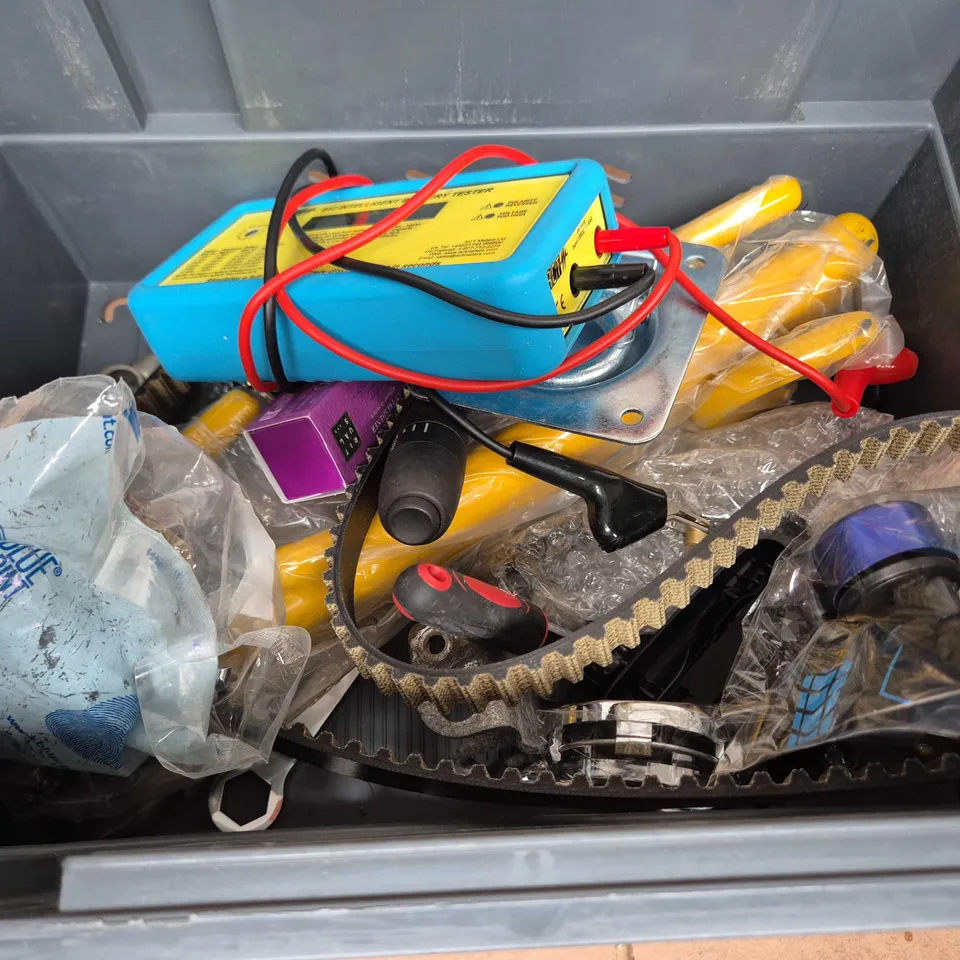 APPROXIMATELY 6 ASSORTED VEHICLE PARTS & ACCESSORIES