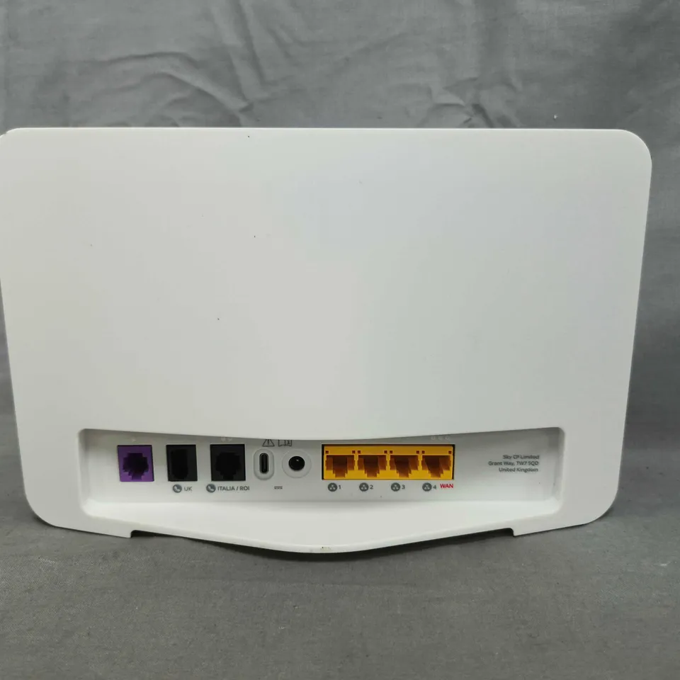 SKY SR213-02-UK-WHT WIRELESS ROUTER (WHITE) – HOME NETWORKING