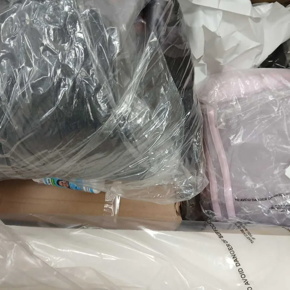 BOX OF APPROXIMATELY 10 ASSORTED HOUSEHOLD ITEMS TO INCLUDE STABILISED CHLORINE GRANULES, STRING LIGHTS, ETC - COLLECTION ONLY