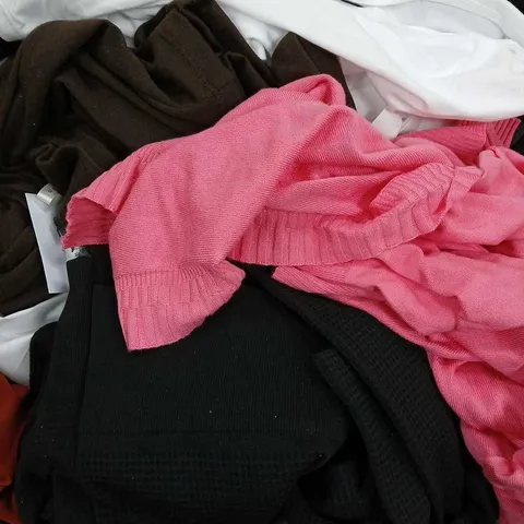 BOX OF APPROXIMATELY 18 ASSORTED CLOTHING ITEMS IN VARIOUS COLOURS & SIZES & STYLES