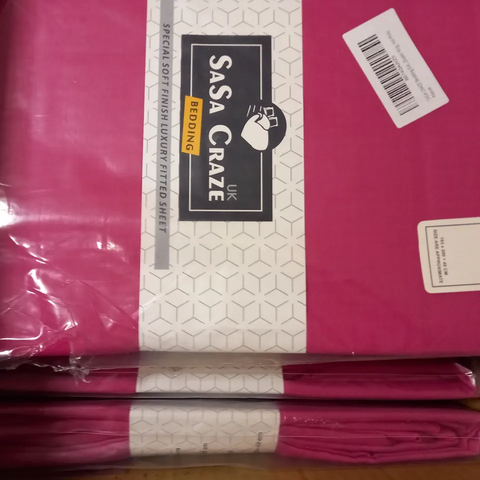 BOX OF APPROXIMATELY 10 SASA CRAZE BEDDING SUPER KING FITTED SHEETS IN HOT PINK