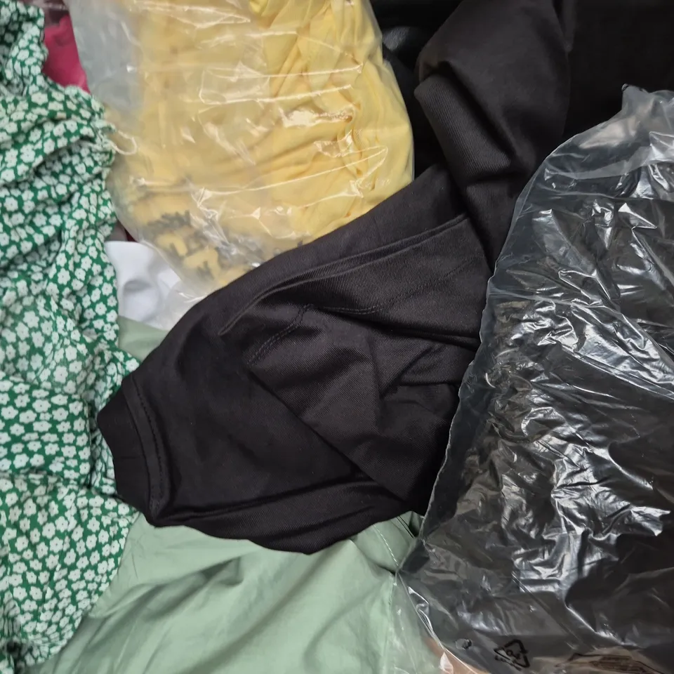 APPROXIMATELY 20 ASSORTED CLOTHING AND FASHION PRODUCTS IN VARIOUS STYLES AND SIZES - COLLECTION ONLY
