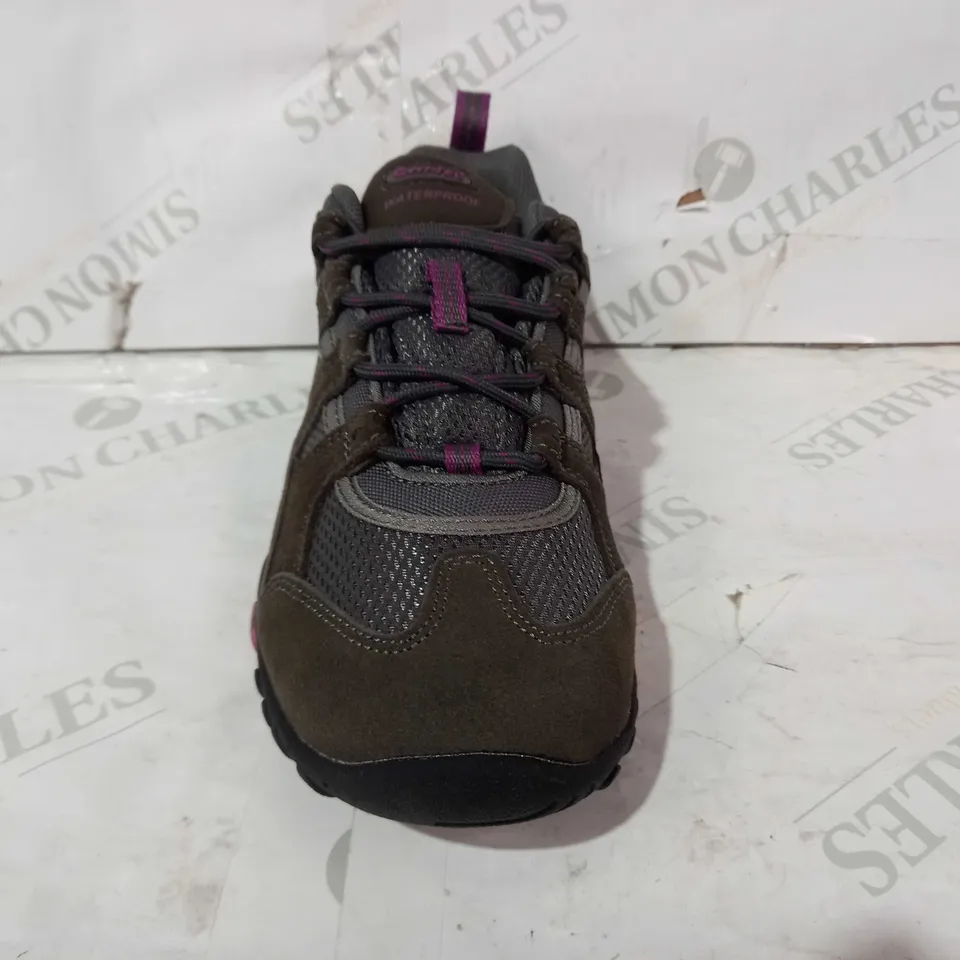 BOXED PAIR OF HI-TEC TRAINERS IN BROWN/PURPLE UK SIZE 4